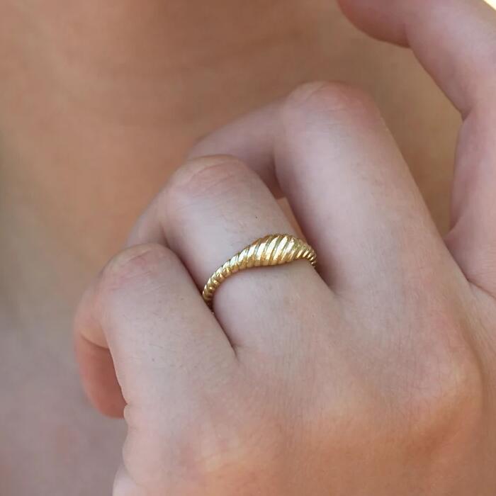 Fluid Wave Ring